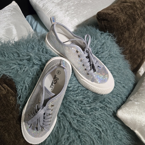 Blingy Silver Sneakers NWT never Worn Size 8 - Picture 2 of 6